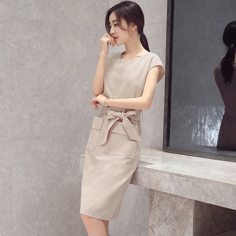The Little Guy Wears A Petite Fashion Lace-up Dress