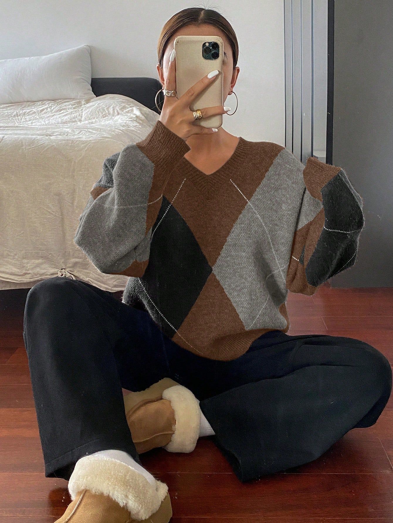 Retro Hit Color Diamond Lattice V-neck Sweater