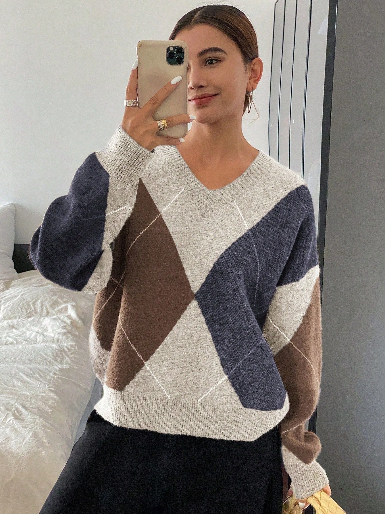 Retro Hit Color Diamond Lattice V-neck Sweater