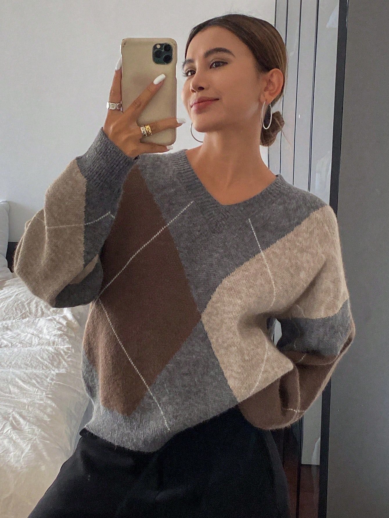 Retro Hit Color Diamond Lattice V-neck Sweater