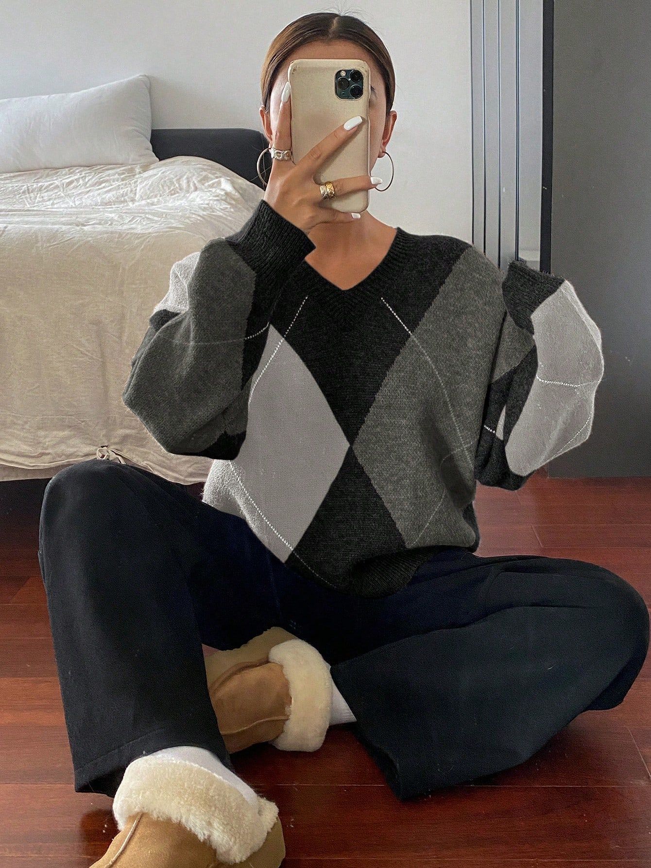 Retro Hit Color Diamond Lattice V-neck Sweater