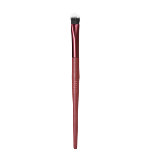 Pro Triangle Concealer Brush by IDUN Minerals Inc.